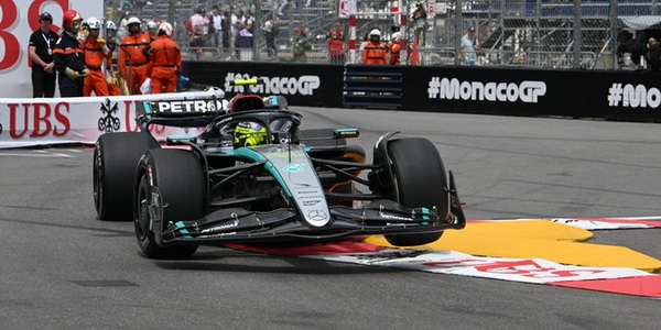 Hamilton najbrži na 1. treningu